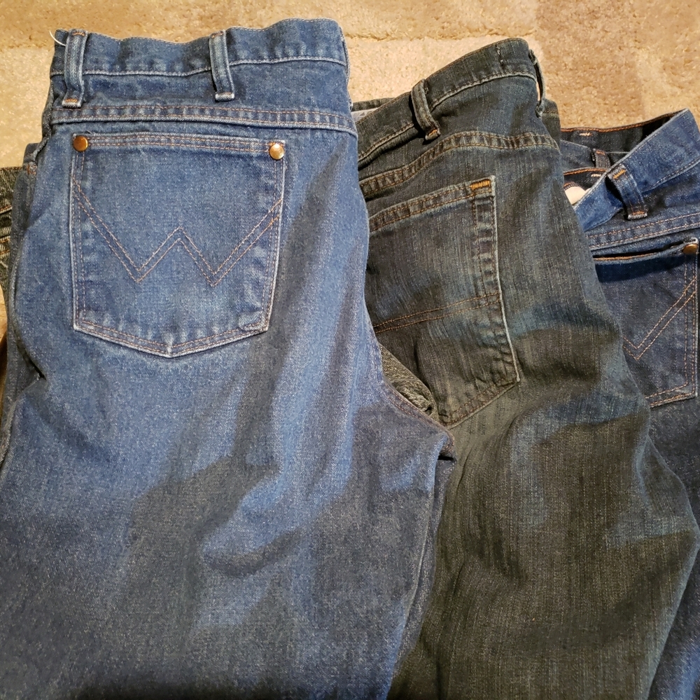 Wrangler jeans 3 pair 8 dollars each